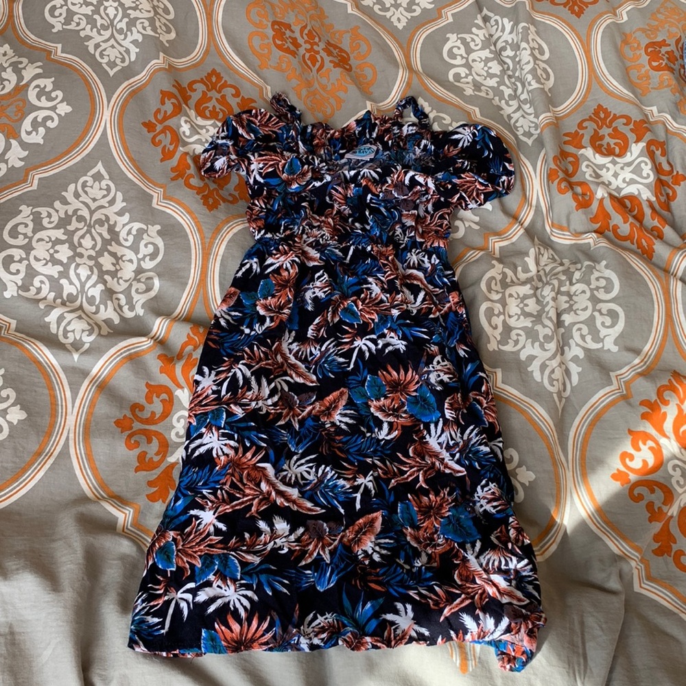 Only worn a few times, in decent condition, but don’t like the length of it.